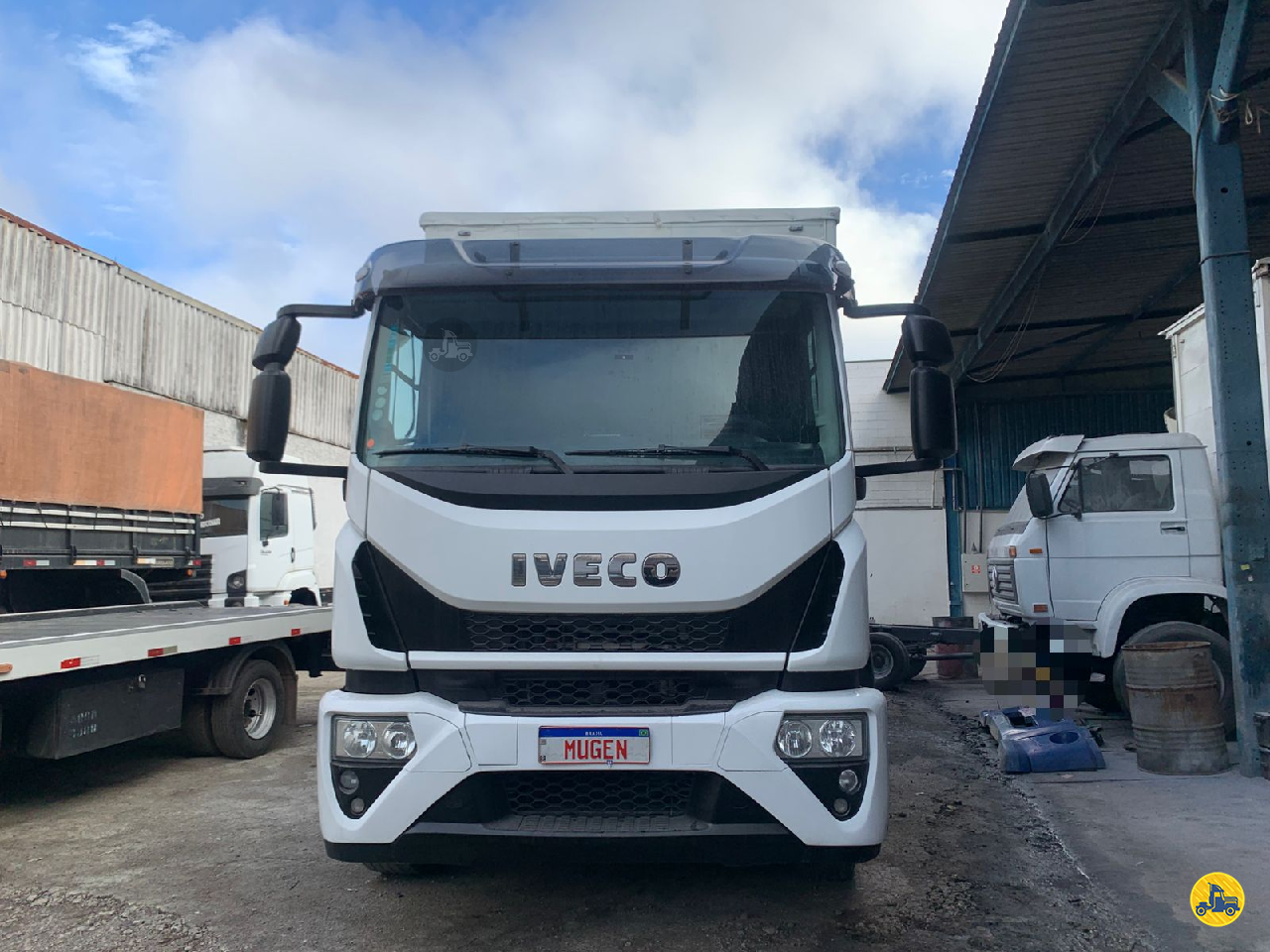 CAMINHAO IVECO TECTOR 240E30 Baú Furgão Truck 6x2 Mugen Caminhões GUARULHOS SÃO PAULO SP